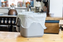 Food waste liner in small caddy