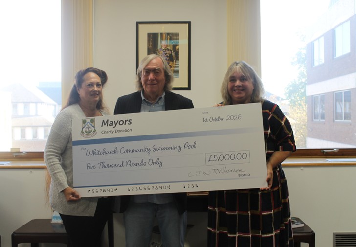 Mayoral cheque presentation_1026_website